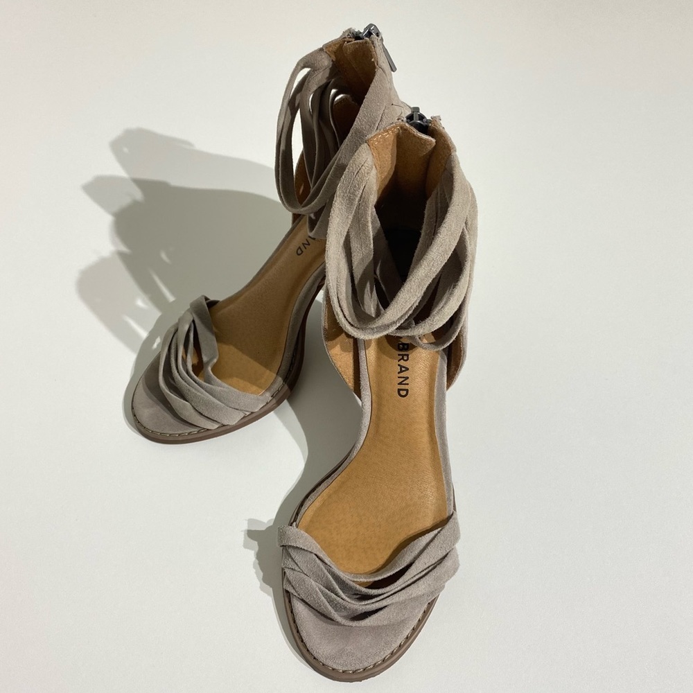 Lucky Brand Womens Gray Suede Heel Size 6